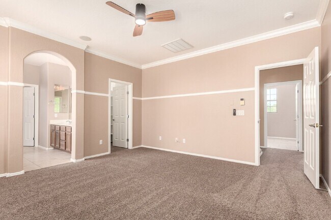 Building Photo - 15204 W Westview Dr