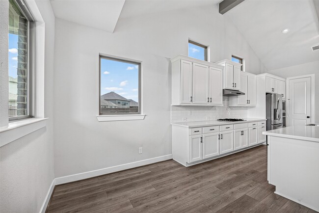 Building Photo - 2600 Golden Palms Ln