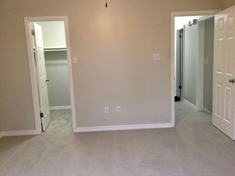 Master bedroom - 270 Hillcrest Rd