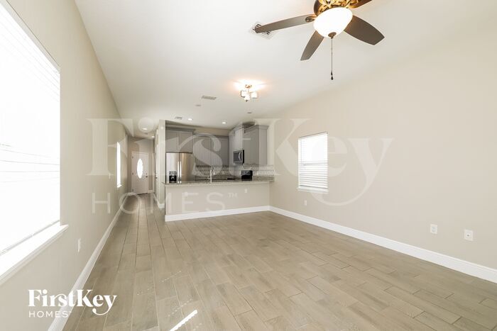 Building Photo - 421 N Finley Ave