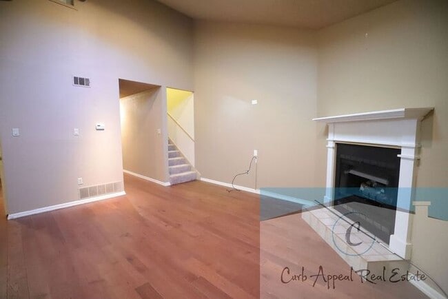 Building Photo - Beautiful 2 bedroom / 2 bath condo - sunro...