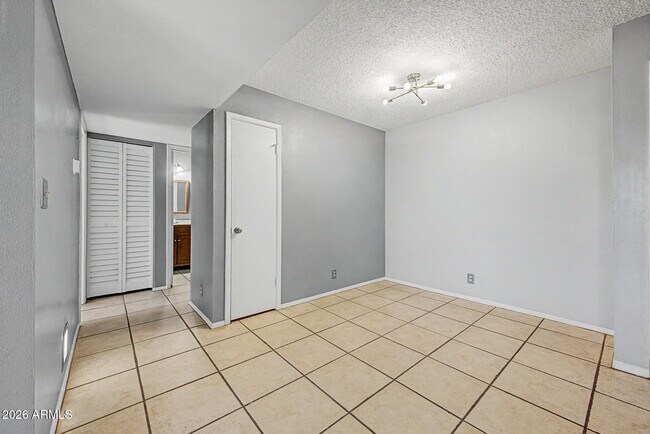 Building Photo - 540 N May
