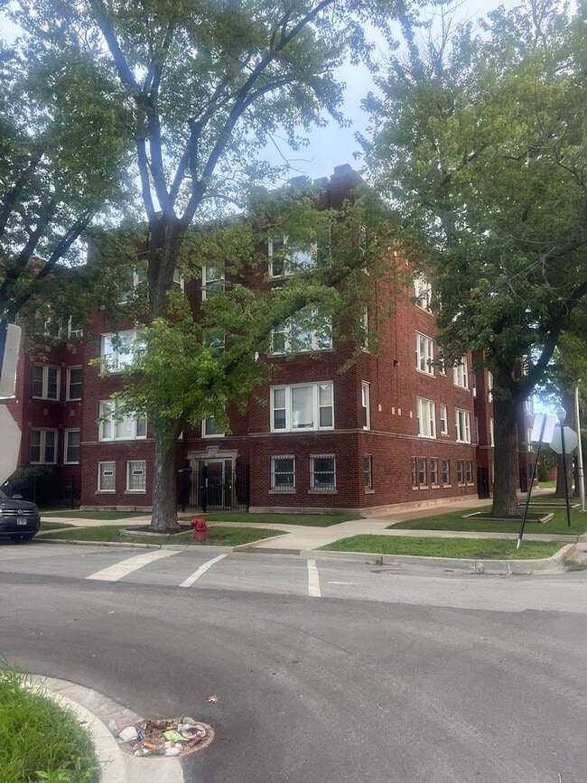 Building Photo - 1430 E 69th St