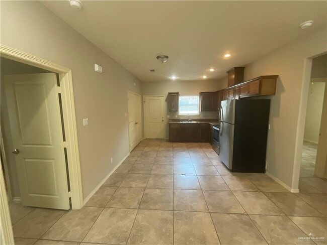 Building Photo - 19 W Garfield Ave