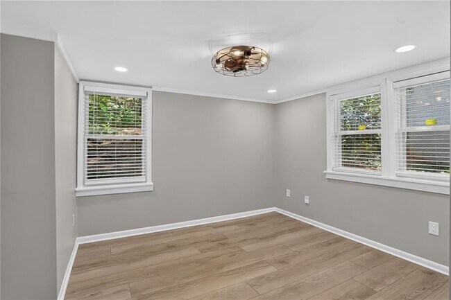 Building Photo - 1220 Roxboro Dr NE