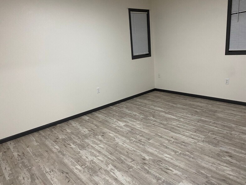 Building Photo - 2802 Maralane Ave