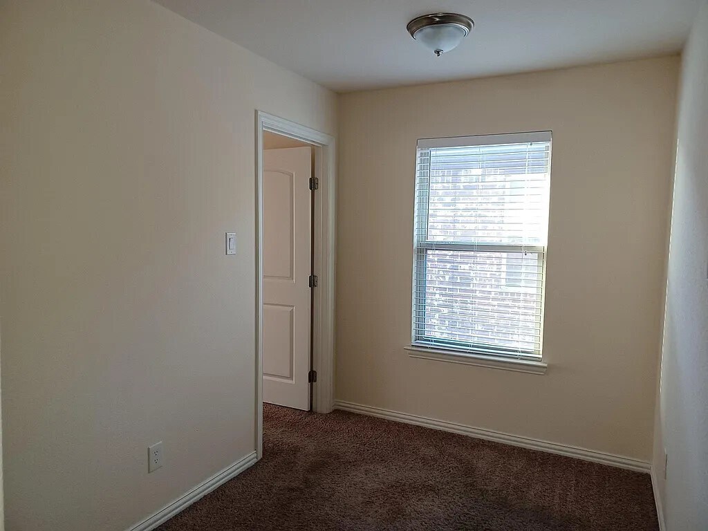 Building Photo - 326 Austin Ave