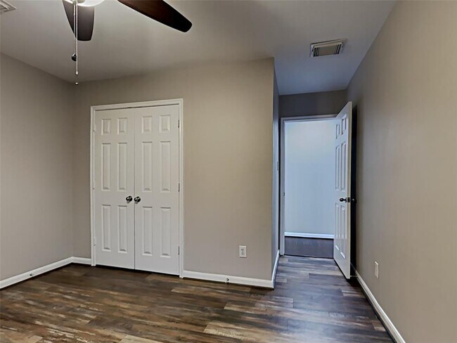 Building Photo - 8110 Stagewood Dr