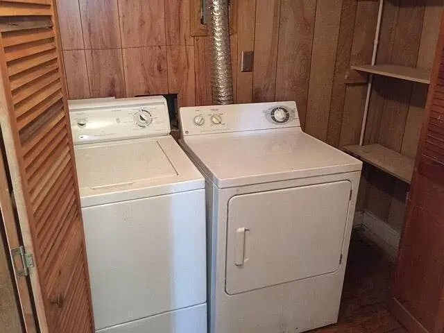 Laundry Washer/Dryer - 80 McMillen Ave