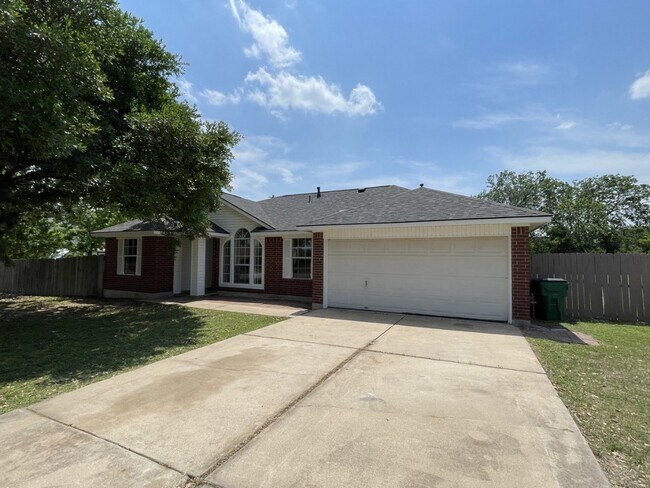 Building Photo - 1505 St Croix Ln