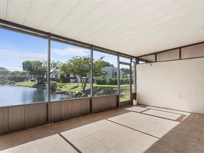 Building Photo - 14293 SW Kendale Lakes Cir