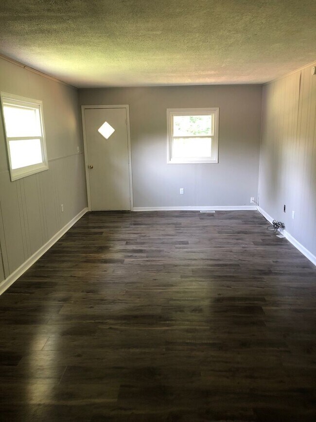 Building Photo - 5 BD/2.5 BA home, NEW RENOVATION!