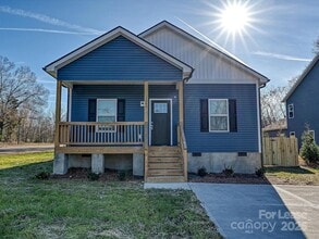 Building Photo - 1349 Russell St