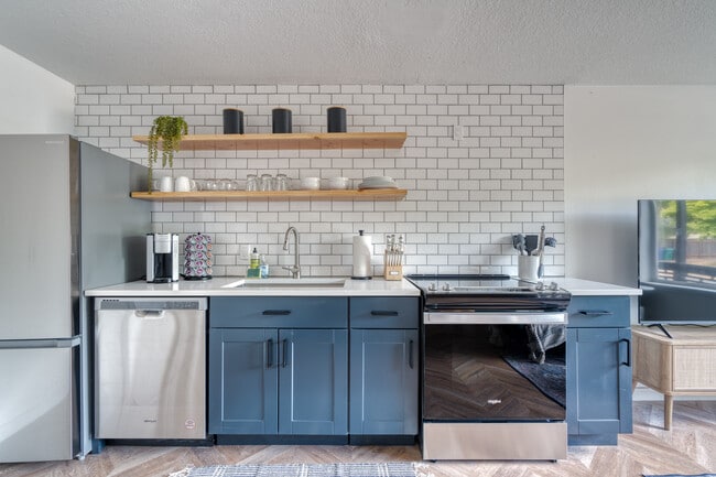 Building Photo - 5222 SE Holgate Blvd