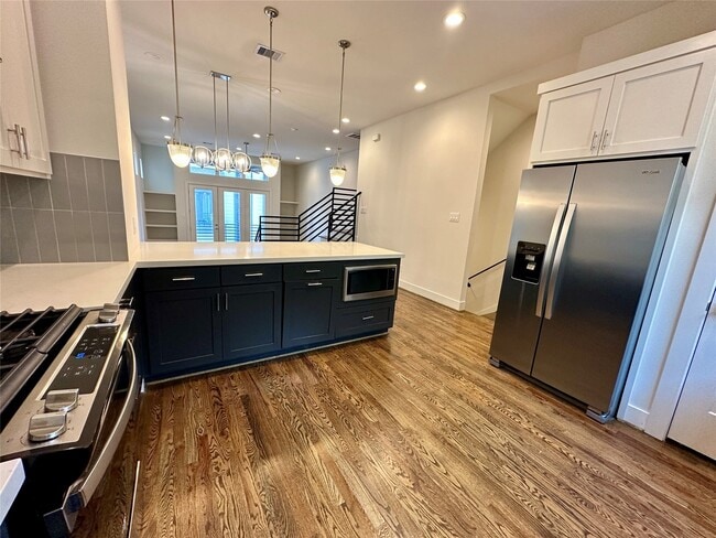 Building Photo - 1537 W 24th St