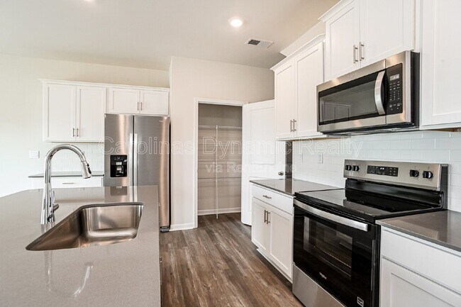 Building Photo - 1365 37th Ave Lane NE