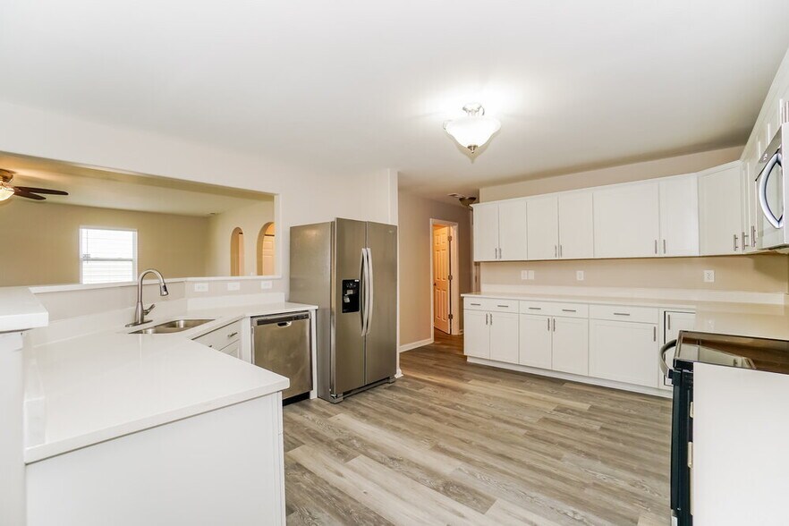 Building Photo - 4877 Grimm Dr