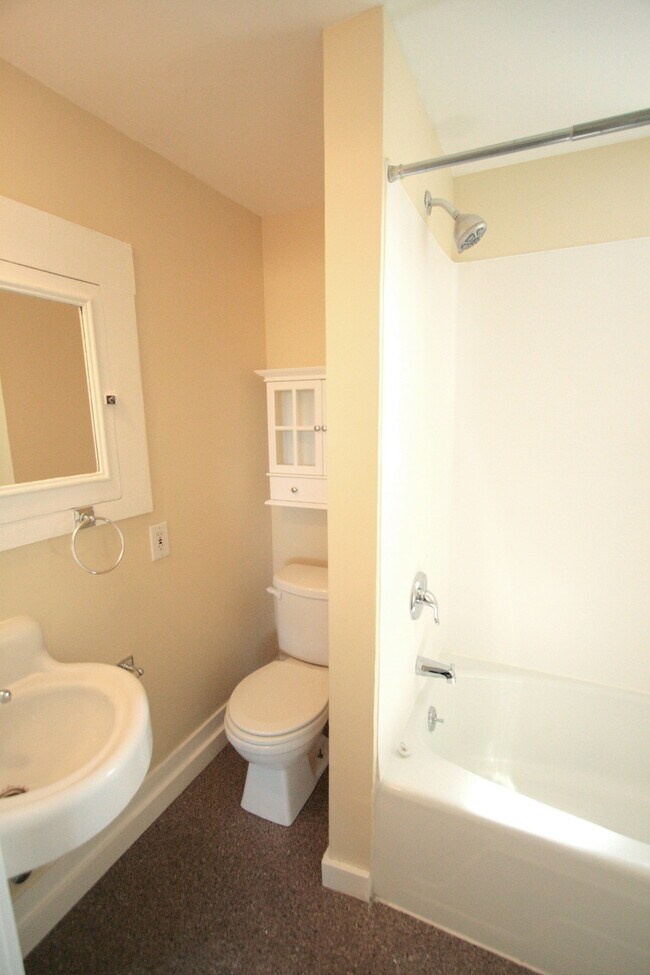 Building Photo - 502 NE 72nd St