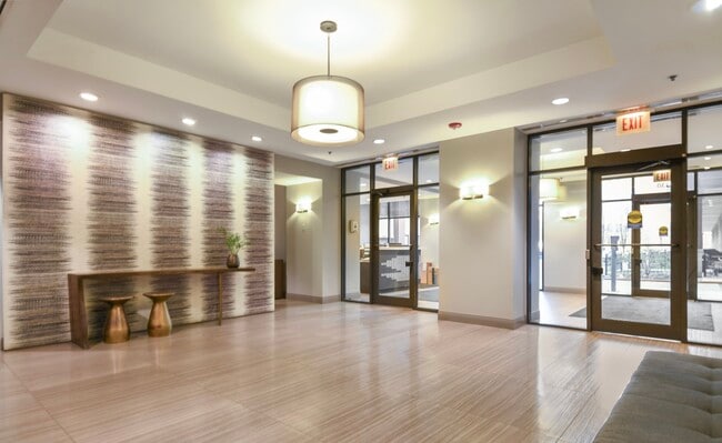 Building Photo - 330 N Jefferson St