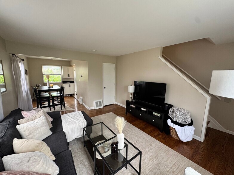 Living Room 2 - 3324 Coolidge Hwy
