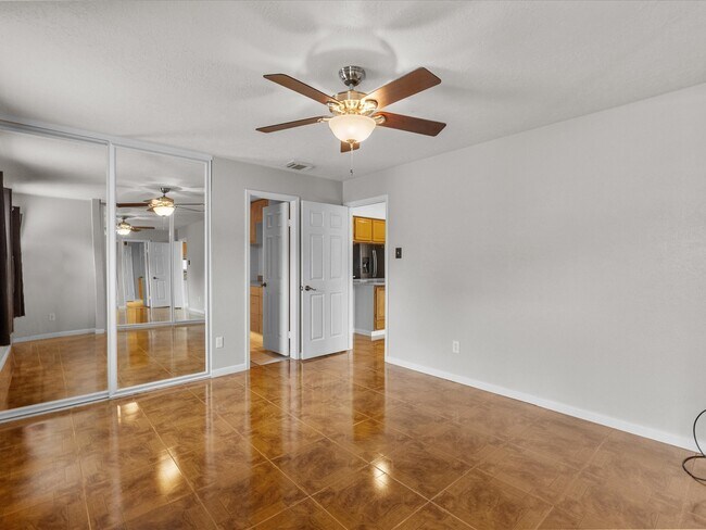Building Photo - 4214 Fernside Dr