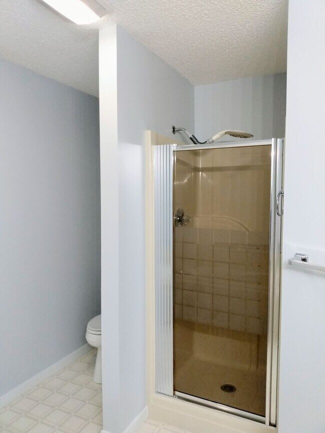 Building Photo - Maryville 37803 - COMING SOON! 3 bedroom, 2 bath, split floor plan home with a 2-car garage - Cal...