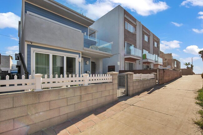 Building Photo - 717-21 Island Ct