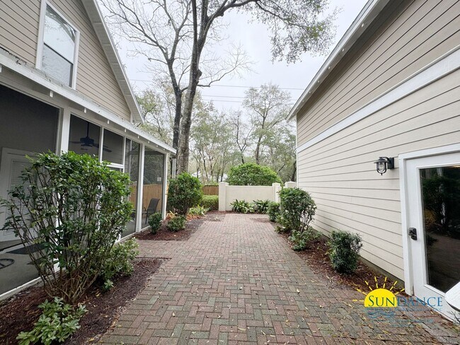 Building Photo - Exceptional Opportunity: Main Home plus Ga...