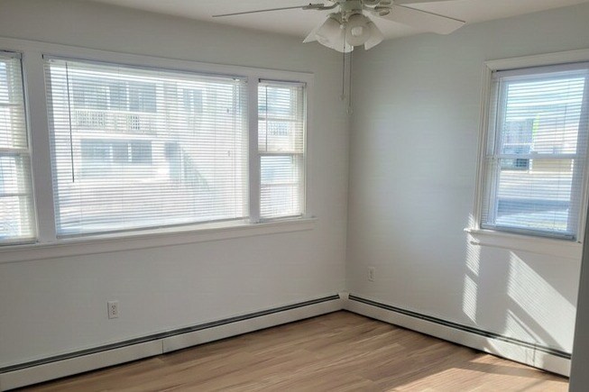 livingroom - 211 Sheridan Ave