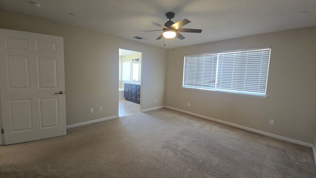 Building Photo - 1443 Greenbrier Dr