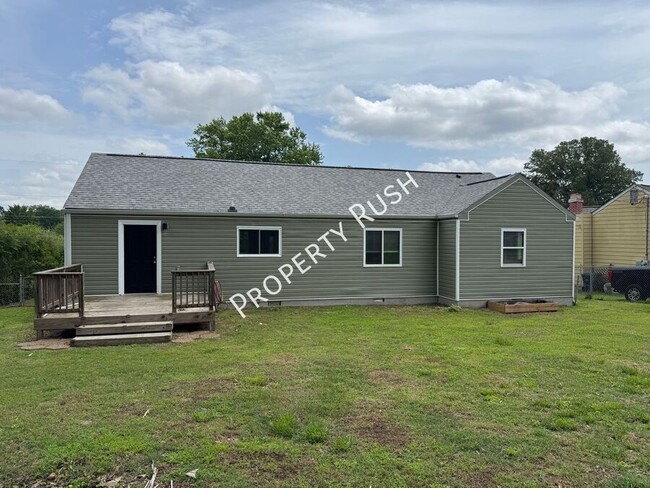 Building Photo - 743 Lanoir St