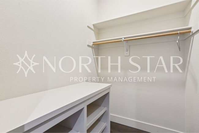 Building Photo - Luxury Living in the Heart of Lake Oswego: Stylish 3-Story Townhouse