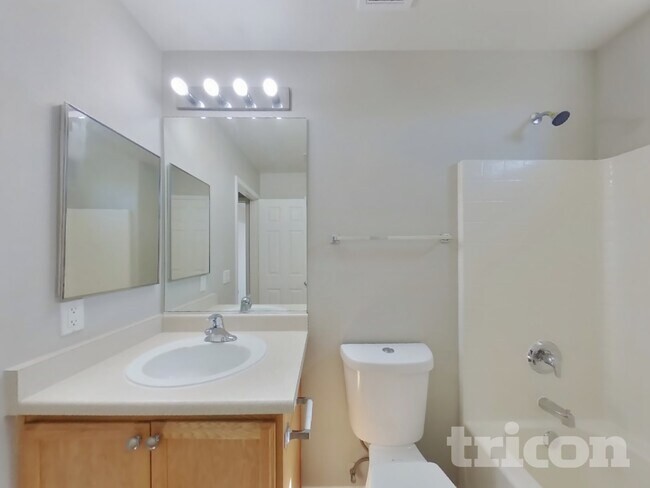 Building Photo - 3613 E Carisbrook Dr