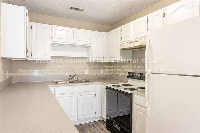 Building Photo - 3031 W Essex Dr