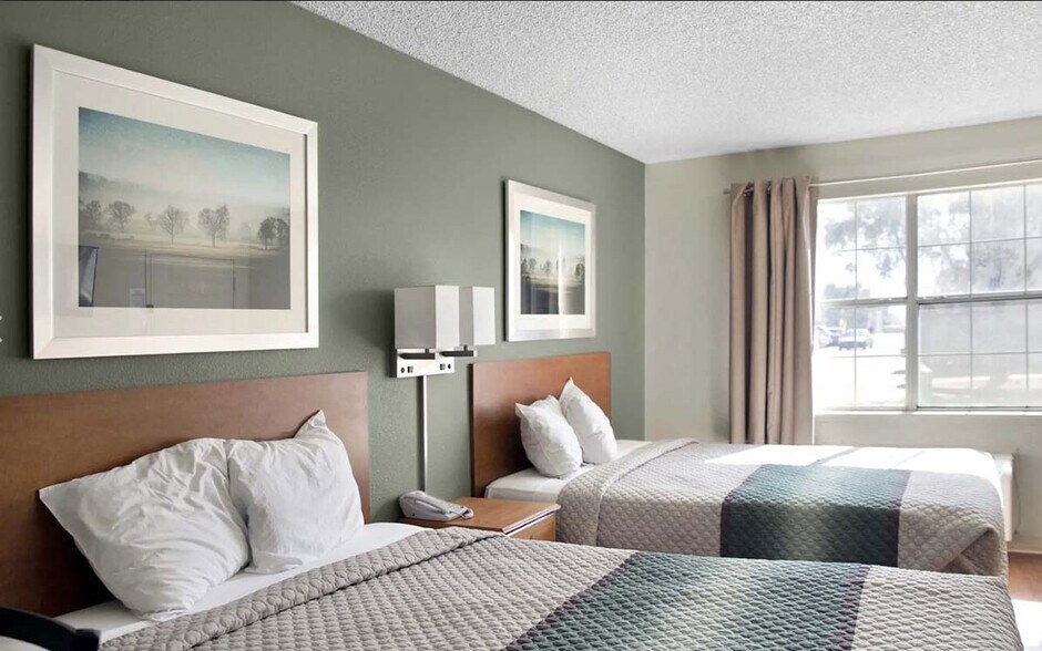 Building Photo - Emerald Suites Dunlap