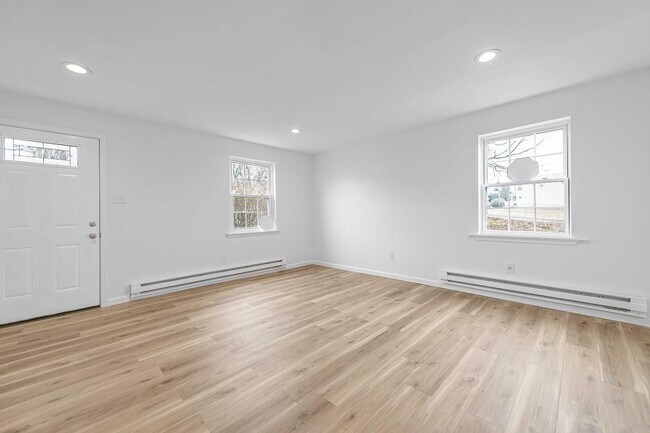 Building Photo - 461 Hale St