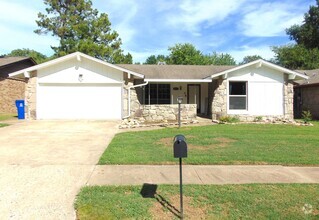 Building Photo - Spacious home in Broken Arrow!