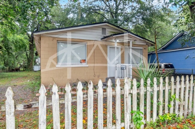 Building Photo - 5813 Doeboy St