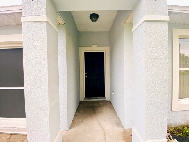 Building Photo - 502 Albatross Dr