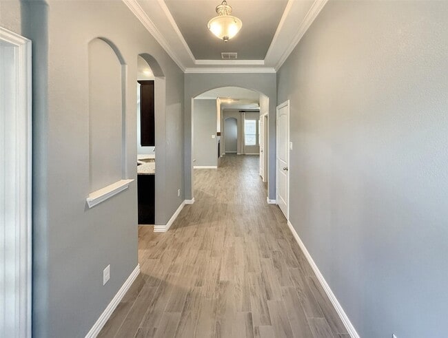 Building Photo - 6111 Gloucester Dr