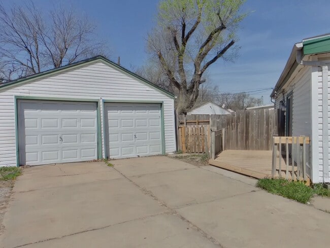 Building Photo - 1921 N Garland St