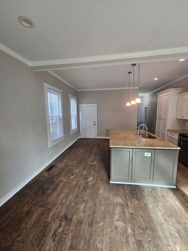 Building Photo - Historic Charm combined with Modern convenience 3 bedroom 2.5 bath spacious home