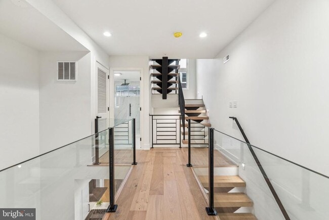 Building Photo - 1106 N Bodine St