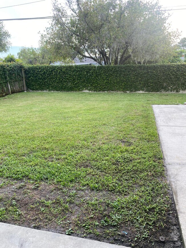 Building Photo - 1341 Flaxwood Ave