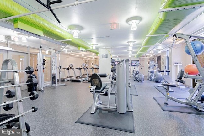 Building Photo - 1021 N Garfield St