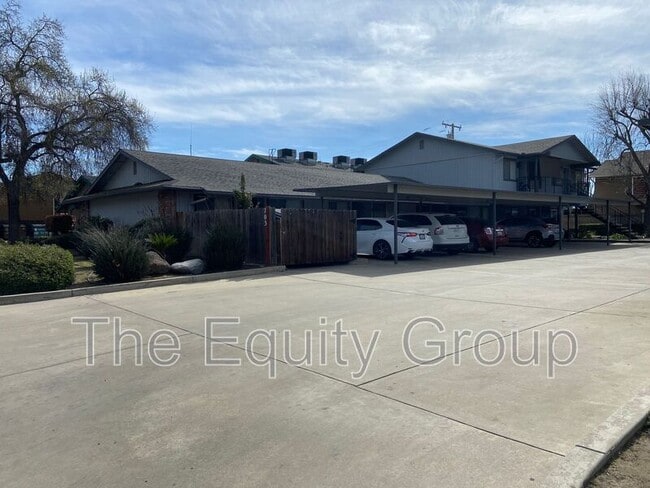 Building Photo - 701 E Noble Ave