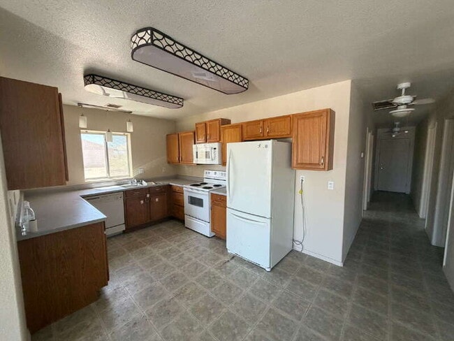 Building Photo - 10800 W Carousel Dr