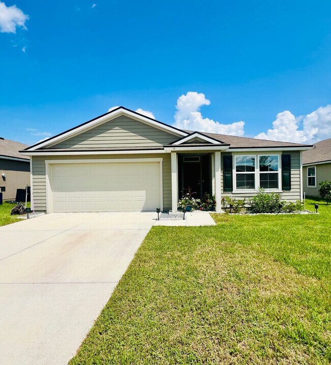 Building Photo - Available 11/1/24 Three bedroom two bath h...