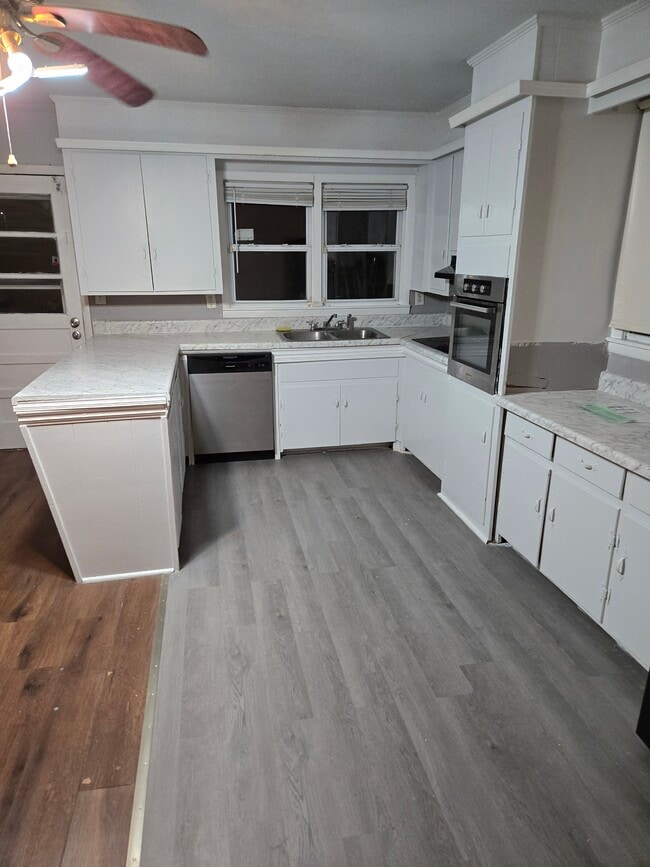 Building Photo - 306-311 11th Ave NW