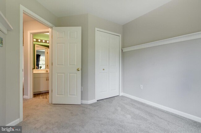 Building Photo - 6213 Stratford Ct